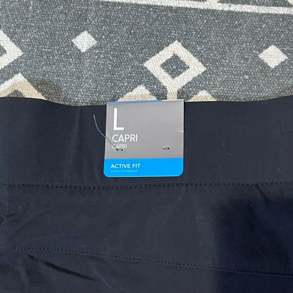 Columbia UPF 50 Black Flat Front outdoor capris women’s L - Picture 5 of 6